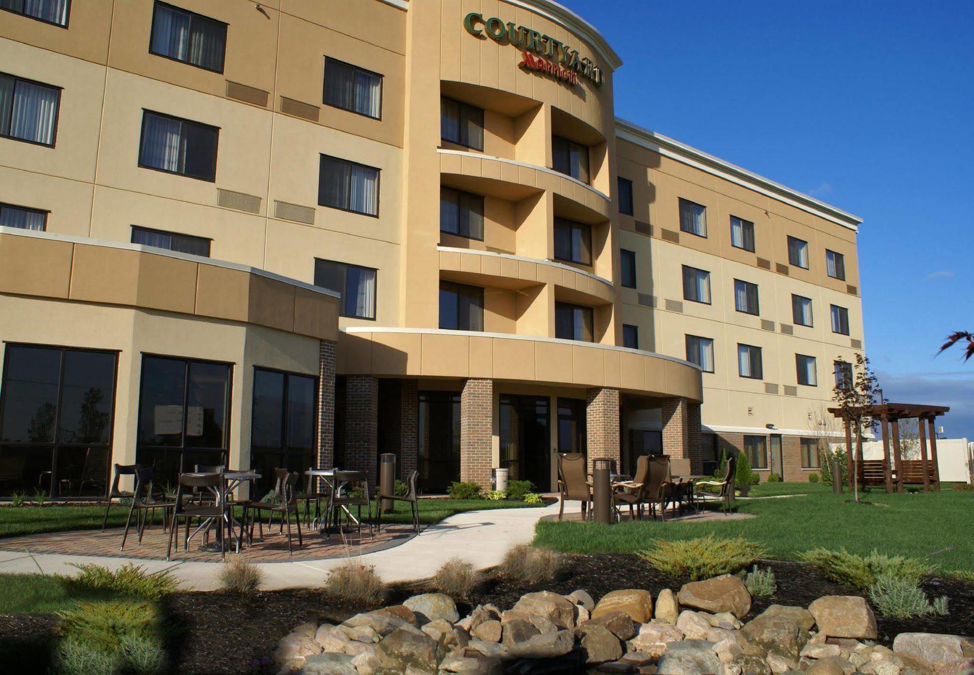 Courtyard Lima Hotel Exterior photo