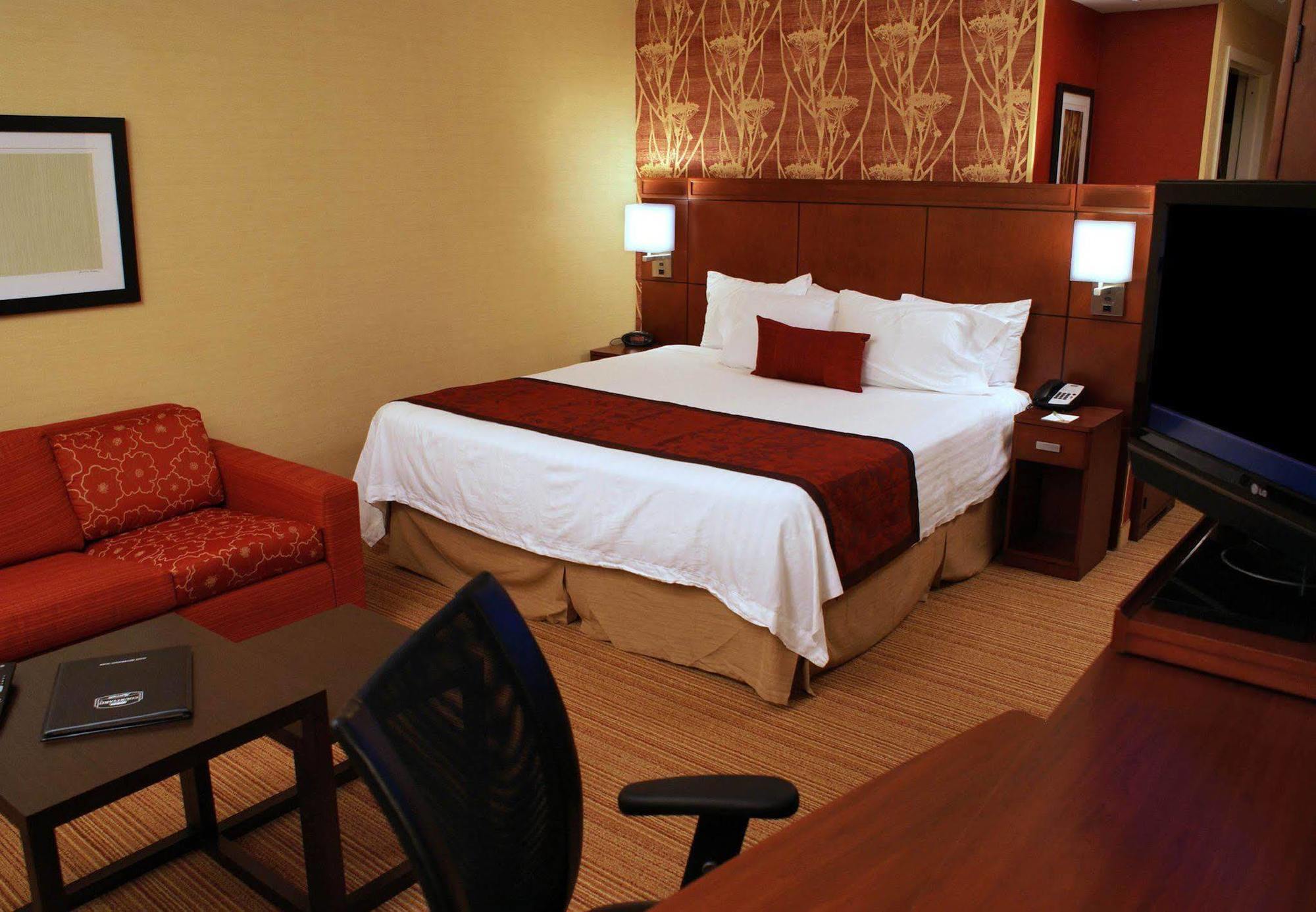 Courtyard Lima Hotel Exterior photo